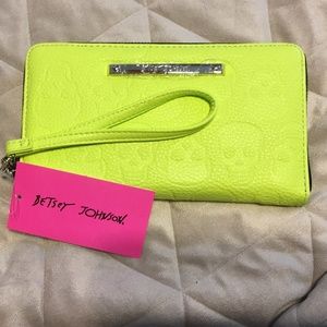 Betsey Johnson skull wallet / detachable wristlet